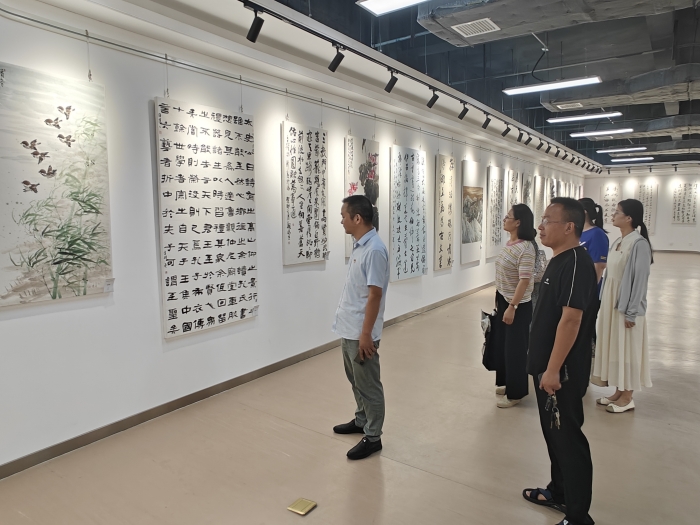 參觀美術館照片_副本.jpg